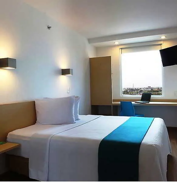 One Cancun Centro 3*,